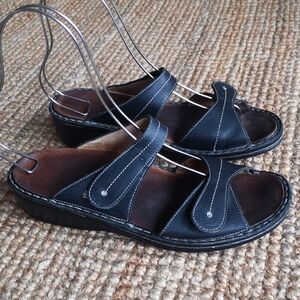 Finn Comfort slip-on sandals
